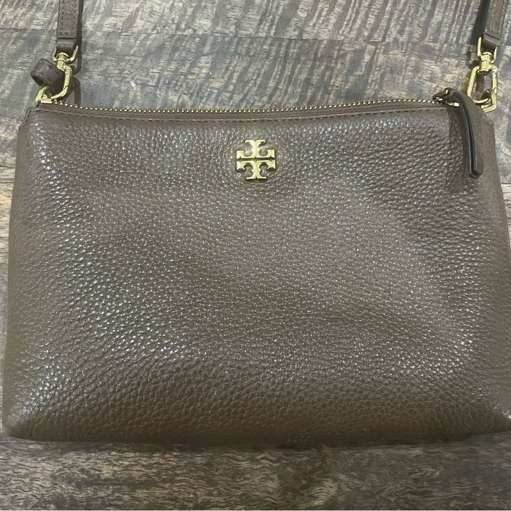 Tory Burch Mercer Pebbled Zip Crossbody Bag in color Buffalo